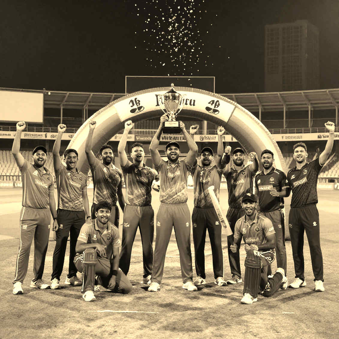 দুবাইয়ের ডিউ, মাঝের ওভার আর একটা পুরোনো নোটবুক: এশিয়ার টুর্নামেন্টে বাংলাদেশ আসলে কোথায় হারে