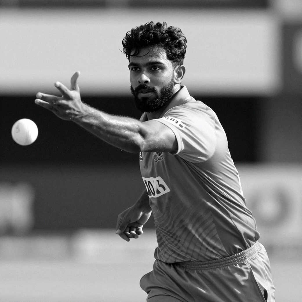হায়দরাবাদ ৪০ লাখের স্পিনার দিয়ে নিল ৫ কোটির পেসার: নাটরাজন–আনসারি বদলের ভেতরের অঙ্ক