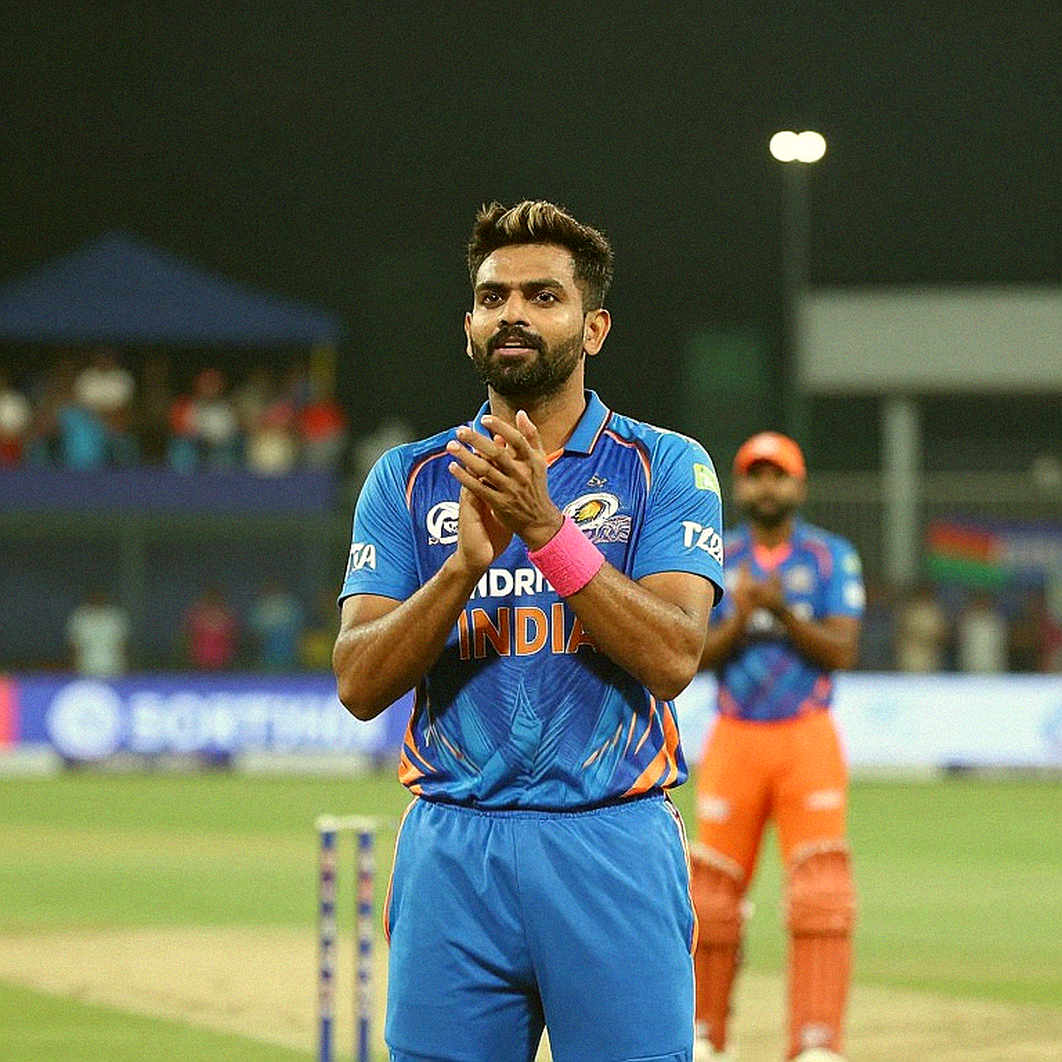 সাড়ে সাত বছরের নীরবতা ভেঙে ত্রিদেশীয় সিরিজ ফিরছে — যেখানে ট্রফির চেয়ে ক্যালেন্ডারই আসল গল্প